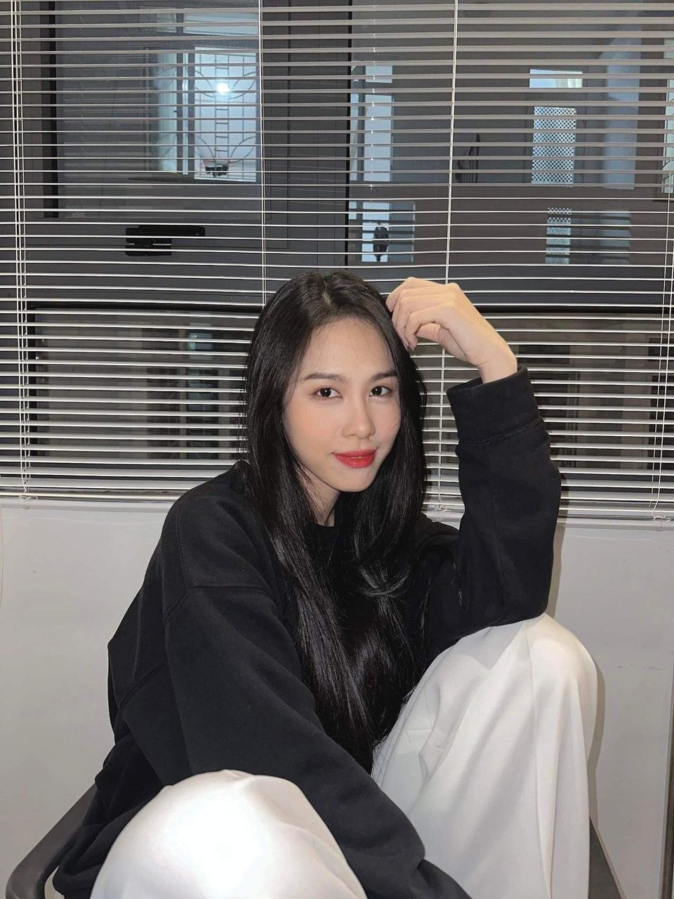 Thời trang thanh lịch của Á hậu Lê Nguyễn Ngọc Hằng