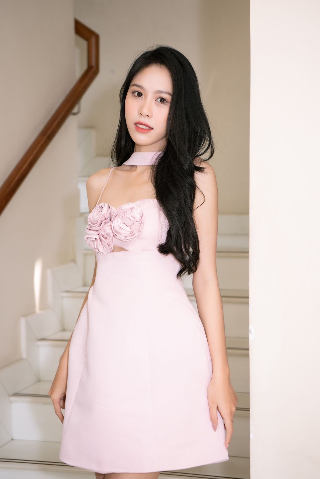 Thời trang thanh lịch của Á hậu Lê Nguyễn Ngọc Hằng