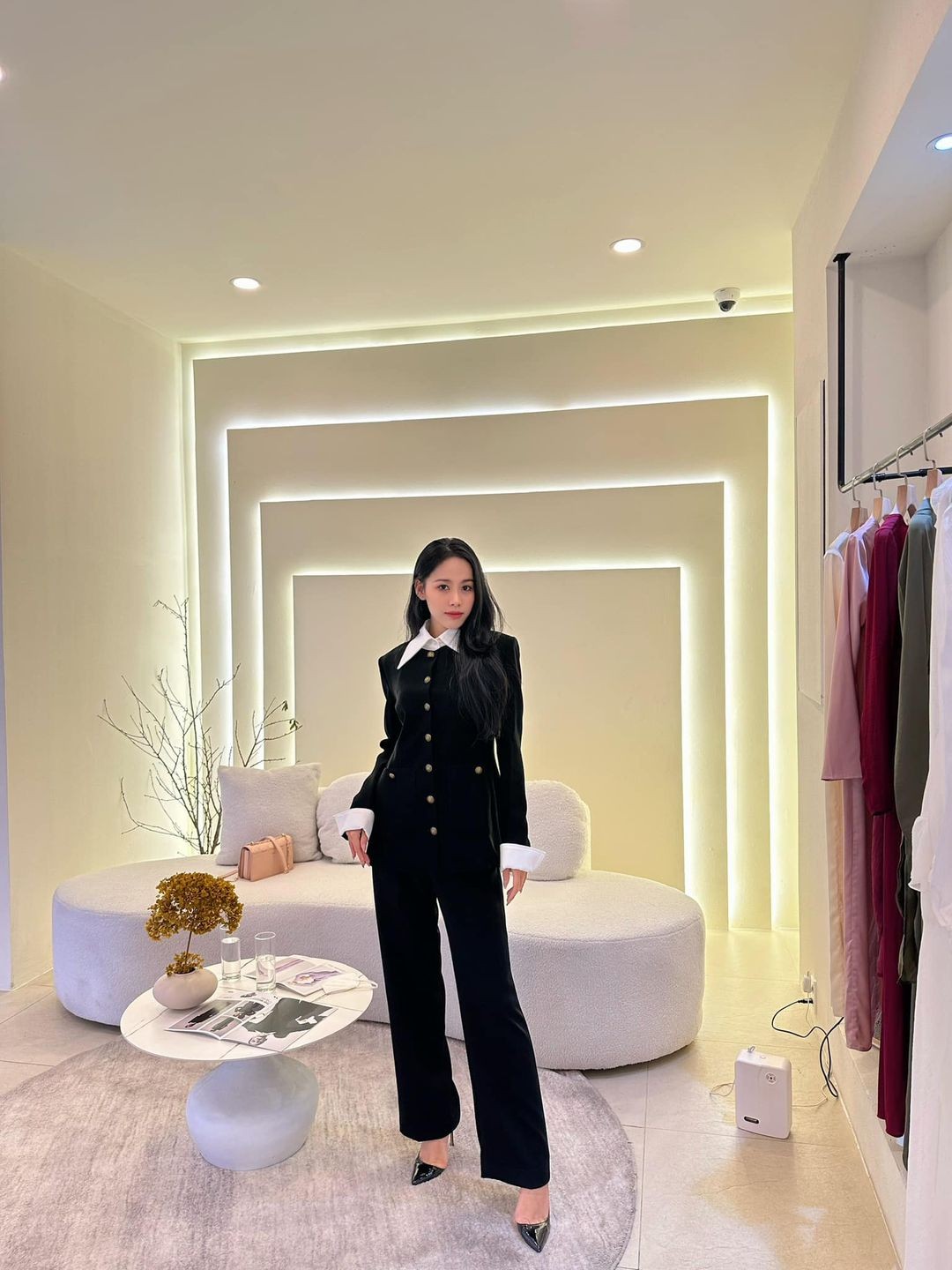 Thời trang thanh lịch của Á hậu Lê Nguyễn Ngọc Hằng