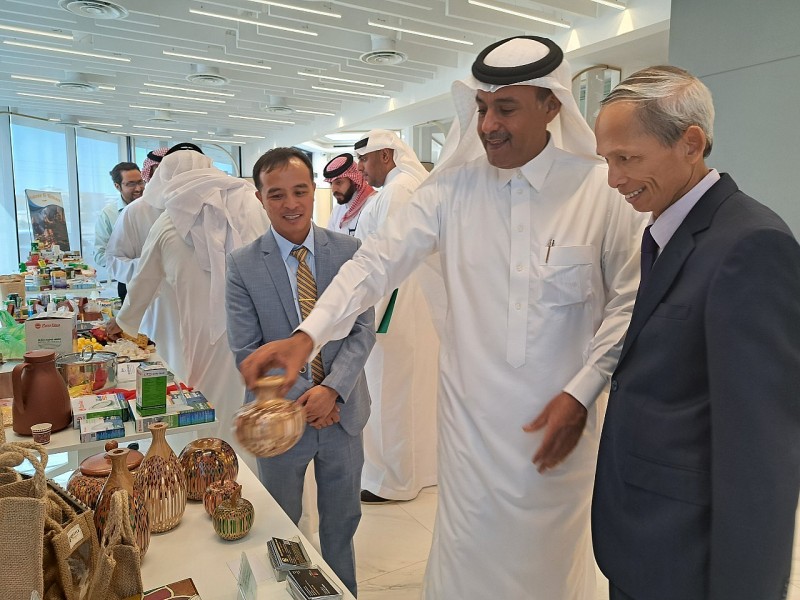 Đại sứ Việt Nam tại Saudi Arabia Đặng Xuân Dũng công tác tại tỉnh Al-Ahsa