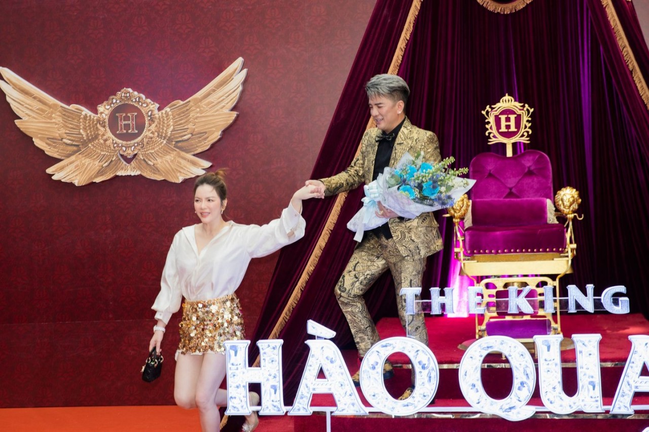 Lý Nhã Kỳ tái xuất trẻ trung tại sự kiện của Đàm Vĩnh Hưng