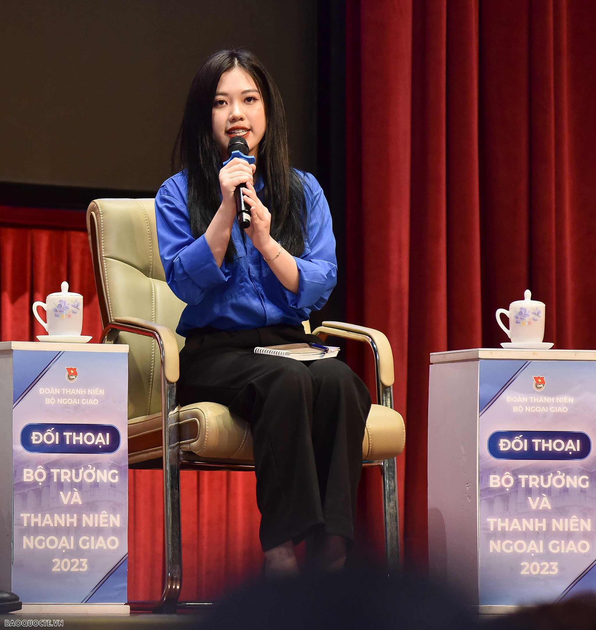 Chùm ảnh Bộ trưởng Bùi Thanh Sơn  đối thoại với thanh niên ngoại giao