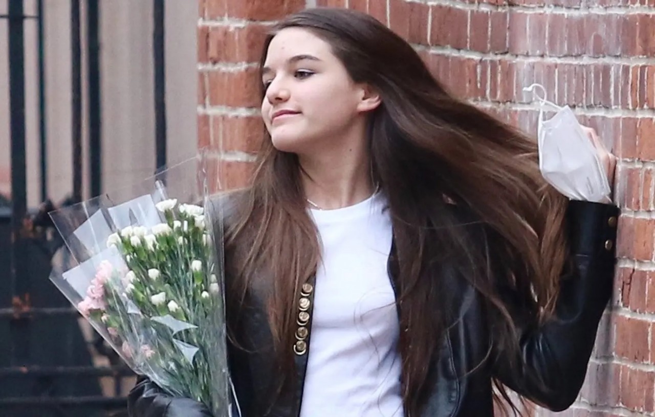 Con gái của tài tử Tom Cruise và diễn viên Katie Holmes nộp hồ sơ vào đại học