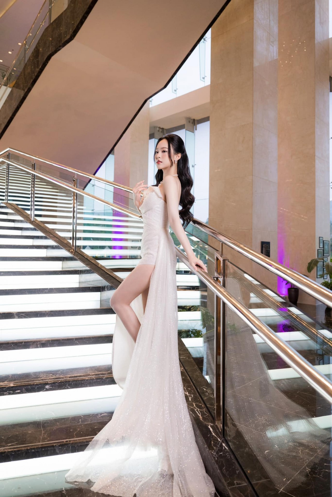 Á hậu Trịnh Thùy Linh