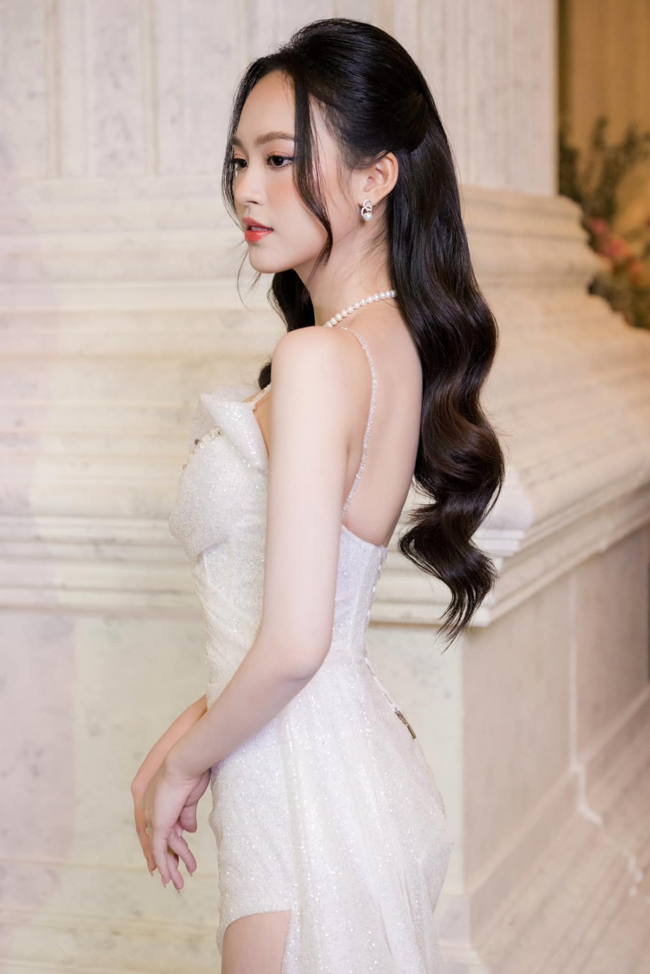 Á hậu Trịnh Thùy Linh