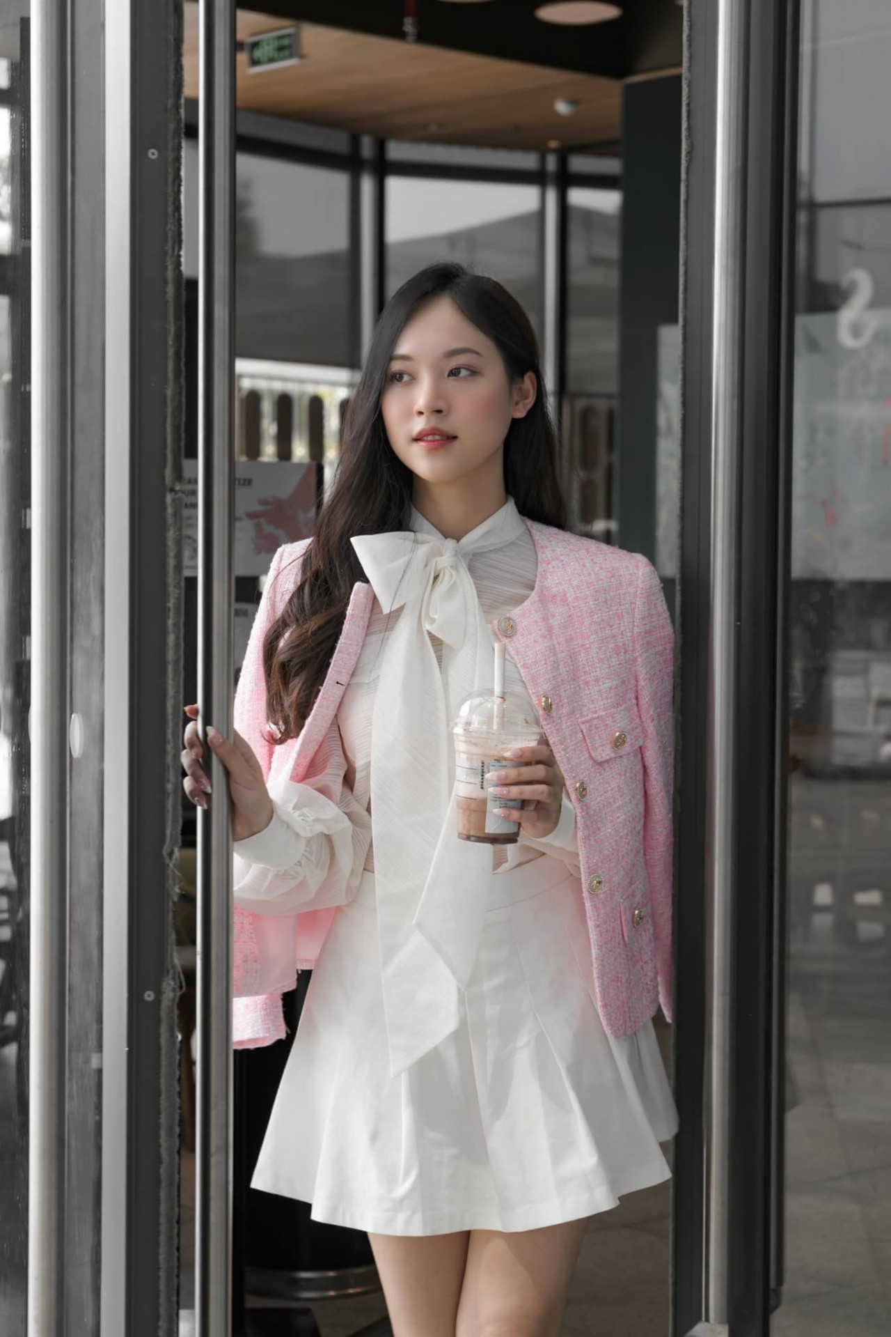 Á hậu Trịnh Thùy Linh