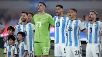 Các cầu thủ đội tuyển Argentina xúc động trong trận đấu giao hữu sau World Cup 2022