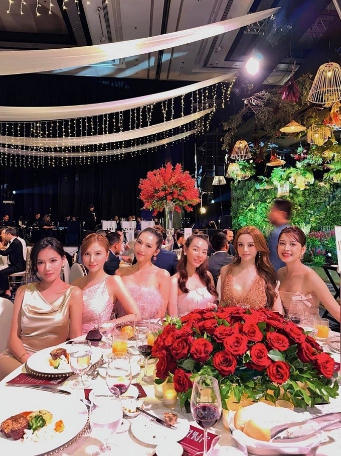Thời trang sang trọng của Tăng Thanh Hà và nhóm sao nữ dự đám cưới Linh Rin