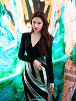 Lưu Diệc Phi đẹp nổi bật kết hợp trang sức cao cấp dự sự kiện thời trang