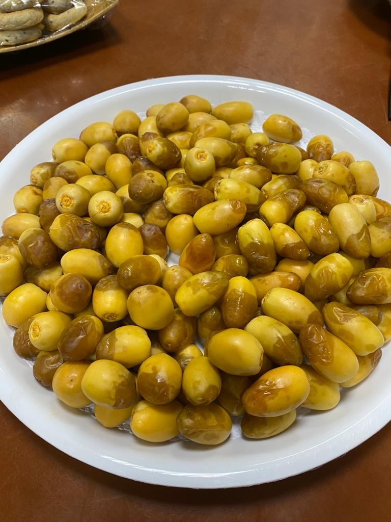 [Ảnh 2: Chà là trên bàn ăn của người Kuwait]