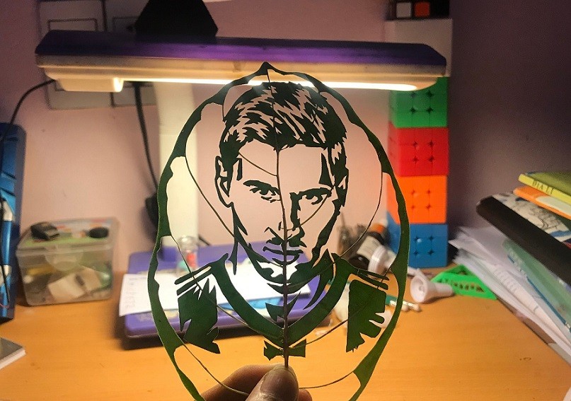 Một học sinh Việt Nam gây bất ngờ khi sáng tạo nghệ thuật từ những chiếc lá