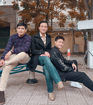 Loạt ảnh hậu trường hài hước và 'lầy lội' của bộ phim 'Gia đình mình vui bất thình lình' Loạt ảnh hậu trường hài hước và 'lầy lội' của bộ phim 'Gia đình mình vui bất thình lình'