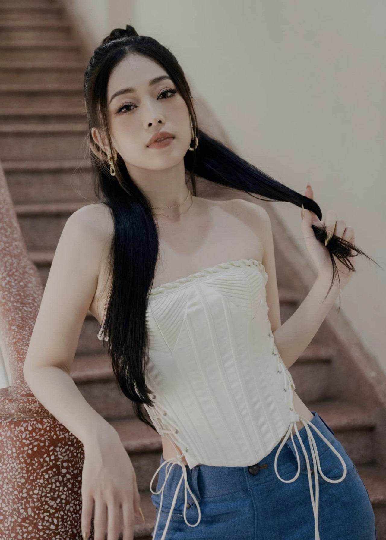 Á hậu Phương Nga