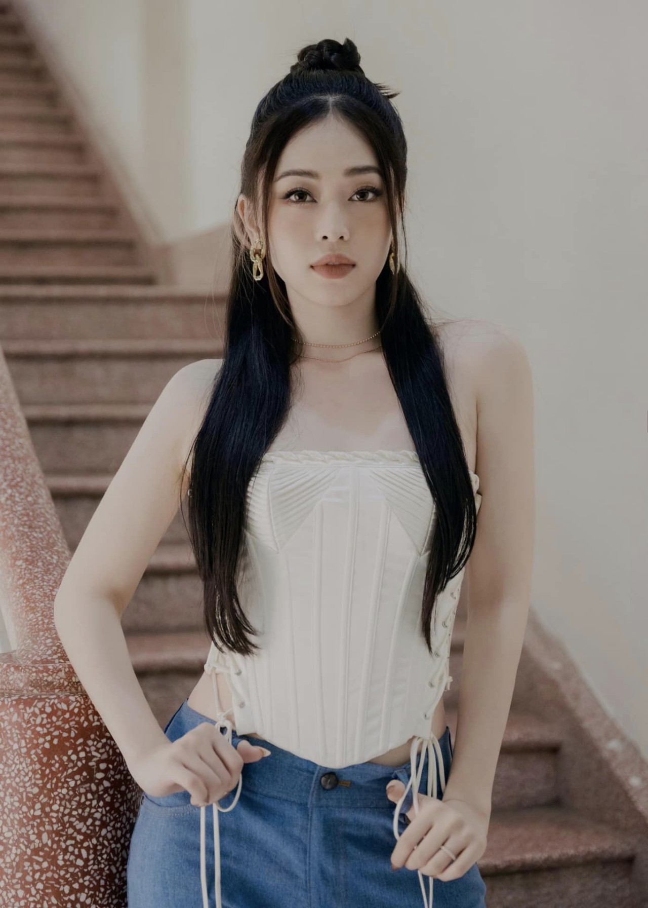 Á hậu Phương Nga