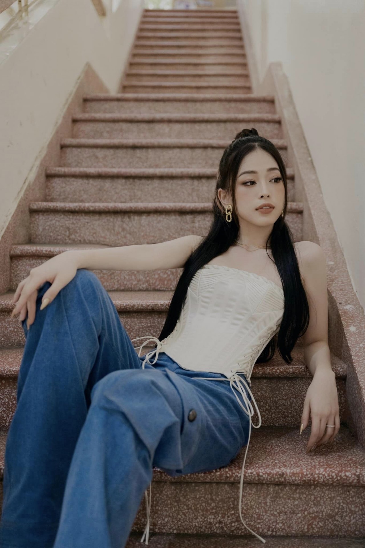 Á hậu Phương Nga