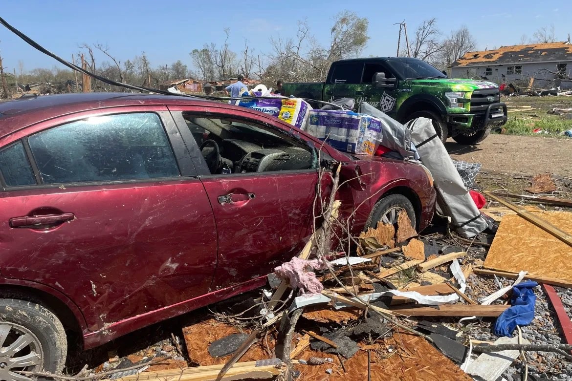 Địa phương của Mỹ hoang tàn sau trận lốc xoáy kinh hoàng