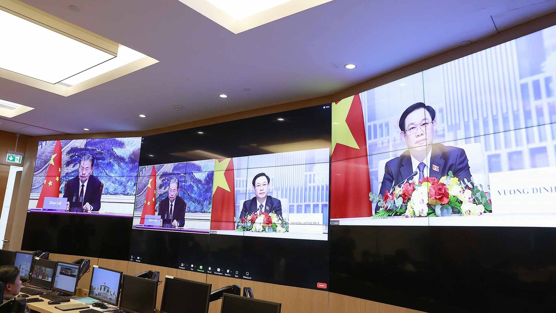 Chủ tịch Quốc hội Vương Đình Huệ hội đàm trực tuyến với Ủy viên trưởng Ủy ban Thường vụ Đại hội đại biểu nhân dân toàn quốc Trung Quốc