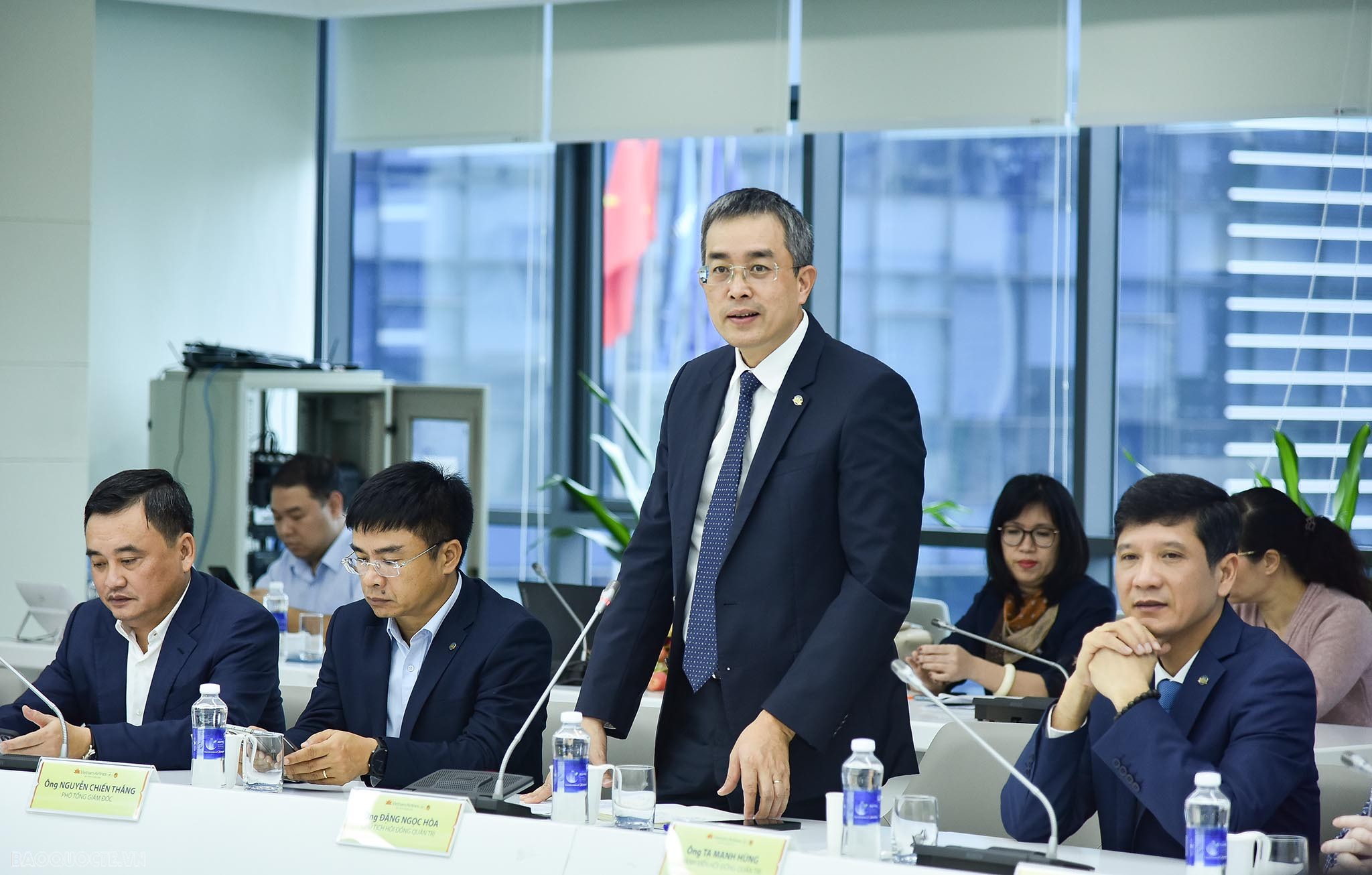 Đoàn Trưởng Cơ quan đại diện Việt Nam ở nước ngoài nhiệm kỳ 2023-2026 làm việc với Vietnam Airlines Đoàn Trưởng Cơ quan đại diện Việt Nam ở nước ngoài nhiệm kỳ 2023-2026 làm việc với Vietnam Airlines