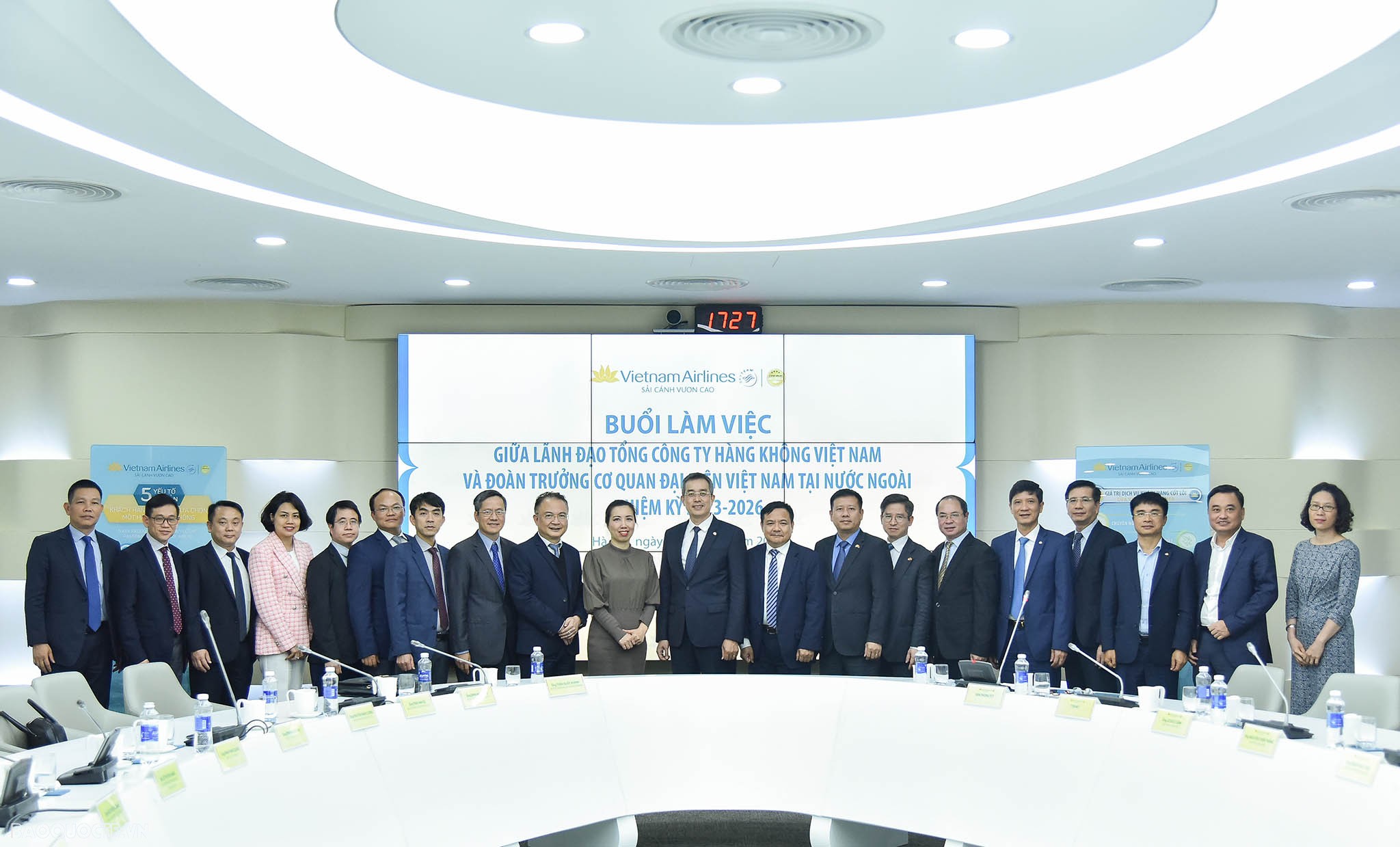 Đoàn Trưởng Cơ quan đại diện Việt Nam ở nước ngoài nhiệm kỳ 2023-2026 làm việc với Vietnam Airlines Đoàn Trưởng Cơ quan đại diện Việt Nam ở nước ngoài nhiệm kỳ 2023-2026 làm việc với Vietnam Airlines