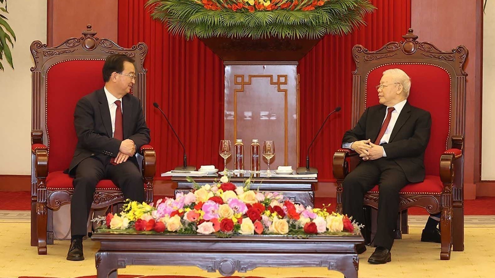 tong bi thu nguyen phu trong tiep bi thu tinh uy van nam trung quoc