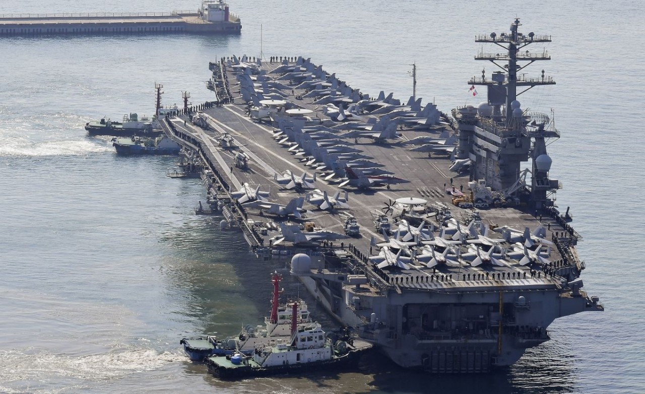 Tàu USS Nimitz cập cảng tại Bộ Chỉ huy Hạm đội Hàn Quốc ở Busan, cách thủ đô Seoul 325 km về phía Đông Nam. (Nguồn: Yonhap)