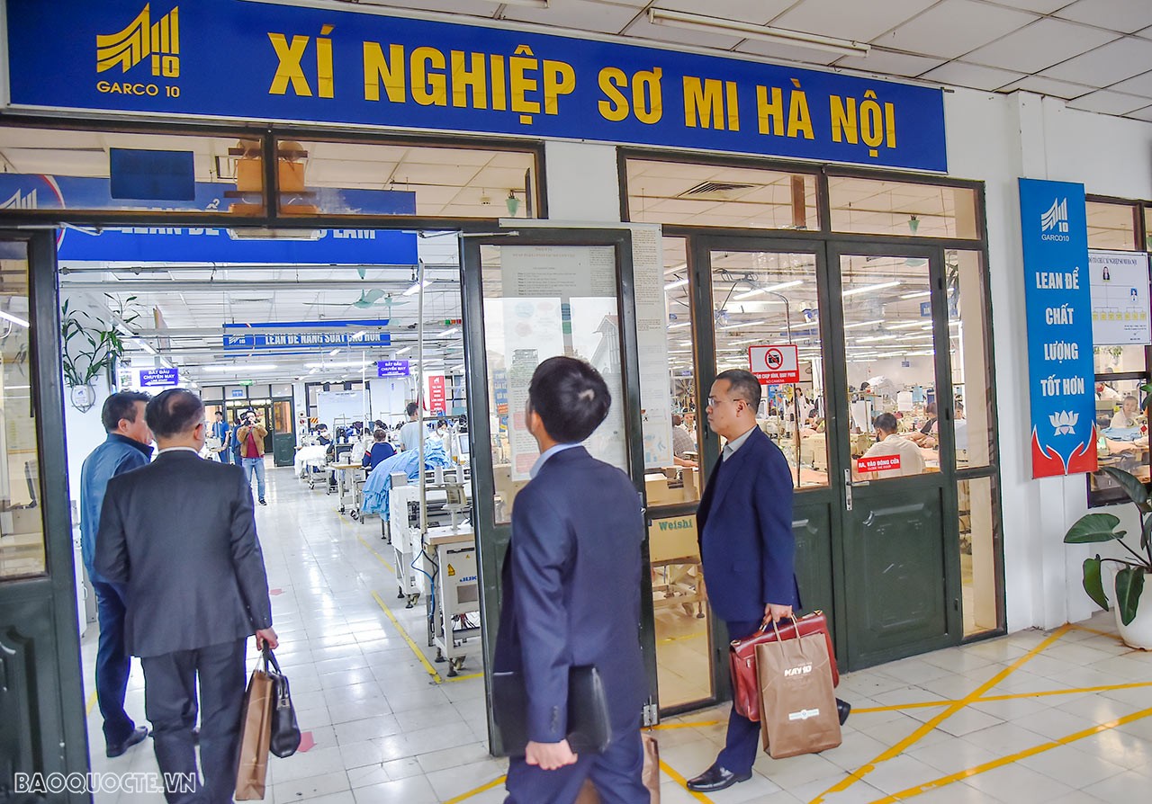 Tại Tổng công ty May 10, để chinh phục thị trường trong nước, định hình xu hướng cho ngành thời trang Việt, trong những năm qua, đơn vị liên tục cho ra đời nhiều nhãn hiệu thời trang công sở như: May10 Expert, May10 Classic, Eternity GrusZ, Cleopatra,...