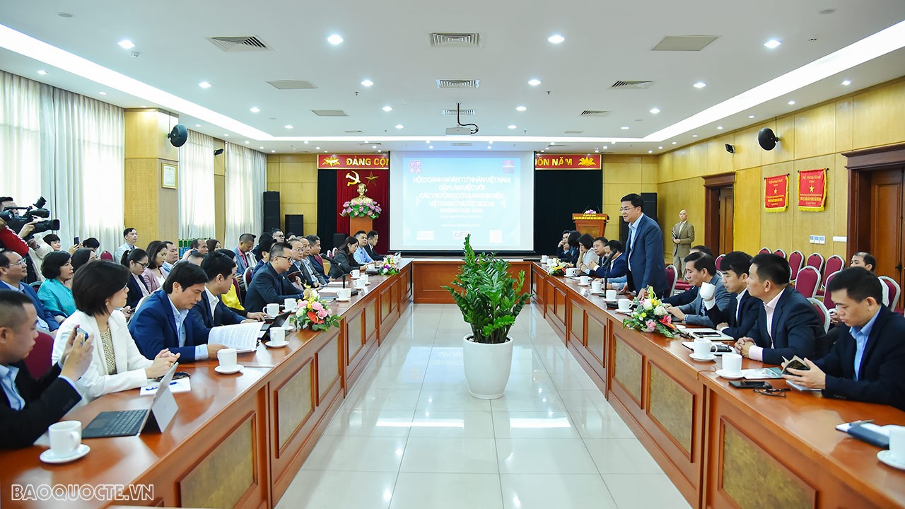 Đoàn Trưởng cơ quan đại diện Việt Nam ở nước ngoài nhiệm kỳ 2023-2026 làm việc với Hội Doanh nhân tư nhân Việt Nam Đoàn Trưởng cơ quan đại diện Việt Nam ở nước ngoài nhiệm kỳ 2023-2026 làm việc với Hội Doanh nhân tư nhân Việt Nam