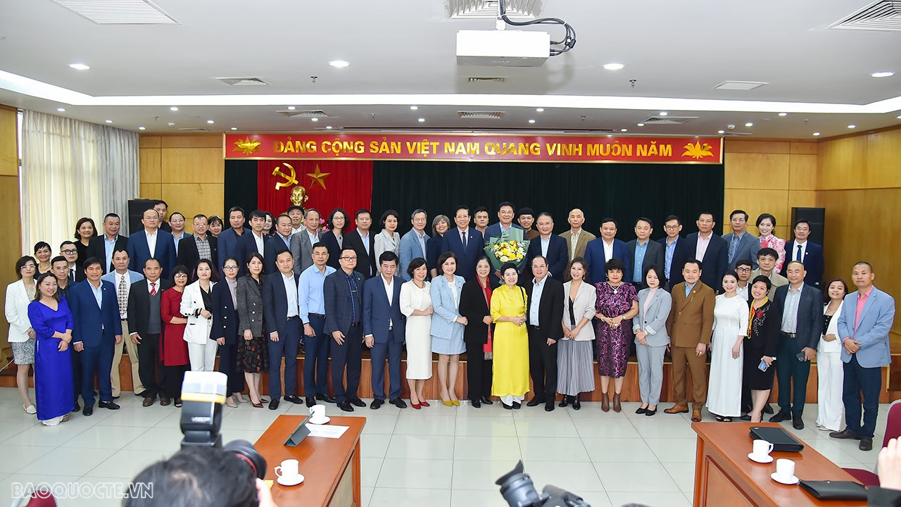 Đoàn Trưởng cơ quan đại diện Việt Nam ở nước ngoài nhiệm kỳ 2023-2026 làm việc với Hội Doanh nhân tư nhân Việt Nam Đoàn Trưởng cơ quan đại diện Việt Nam ở nước ngoài nhiệm kỳ 2023-2026 làm việc với Hội Doanh nhân tư nhân Việt Nam