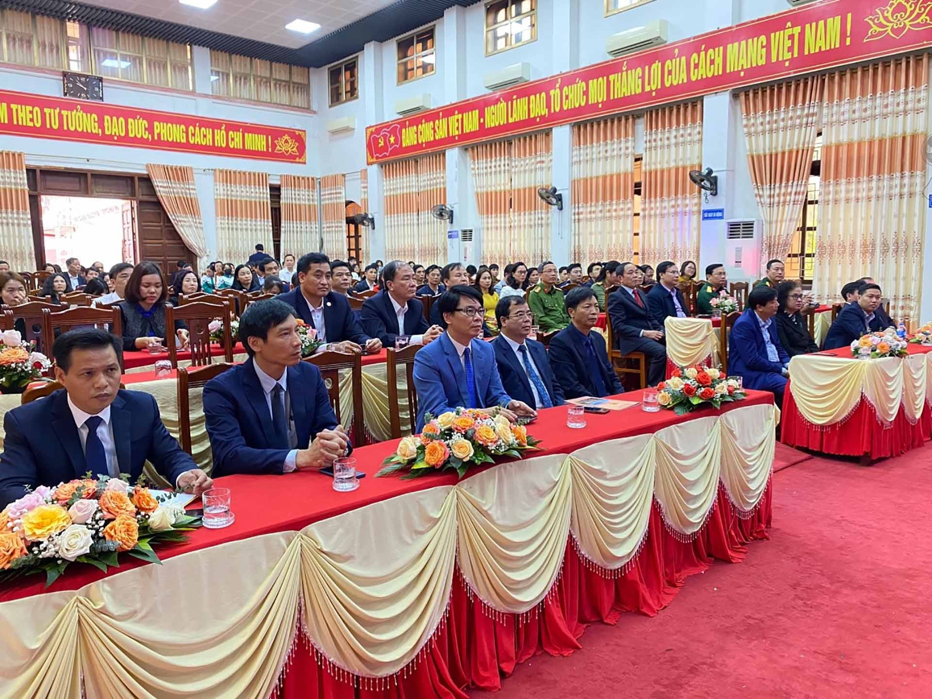 Toàn cảnh buổi khai mạc.