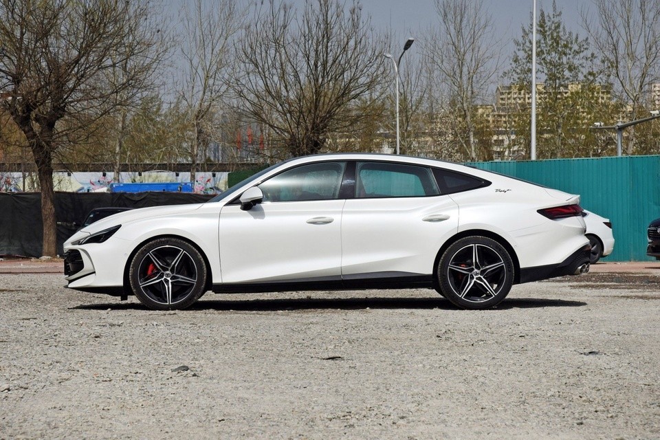 Cận cảnh chi tiết MG7 2023, giá từ 405 triệu đồng