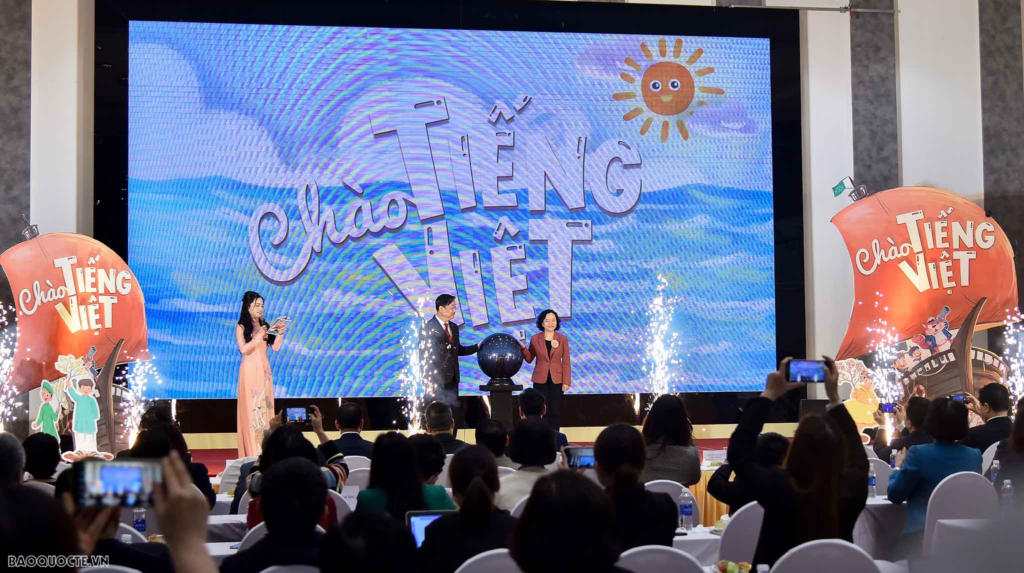 Chào tiếng Việt: Chương trình khơi dậy tình yêu quê hương, đất nước trong kiều bào trẻ Chào tiếng Việt: Chương trình khơi dậy tình yêu quê hương, đất nước trong kiều bào trẻ