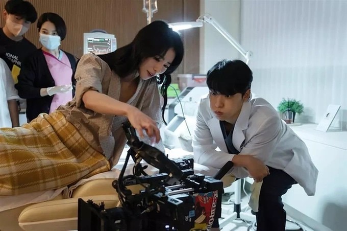 Ngày cá tháng Tư, cặp đôi phim The Glory bị khui ảnh hẹn hò