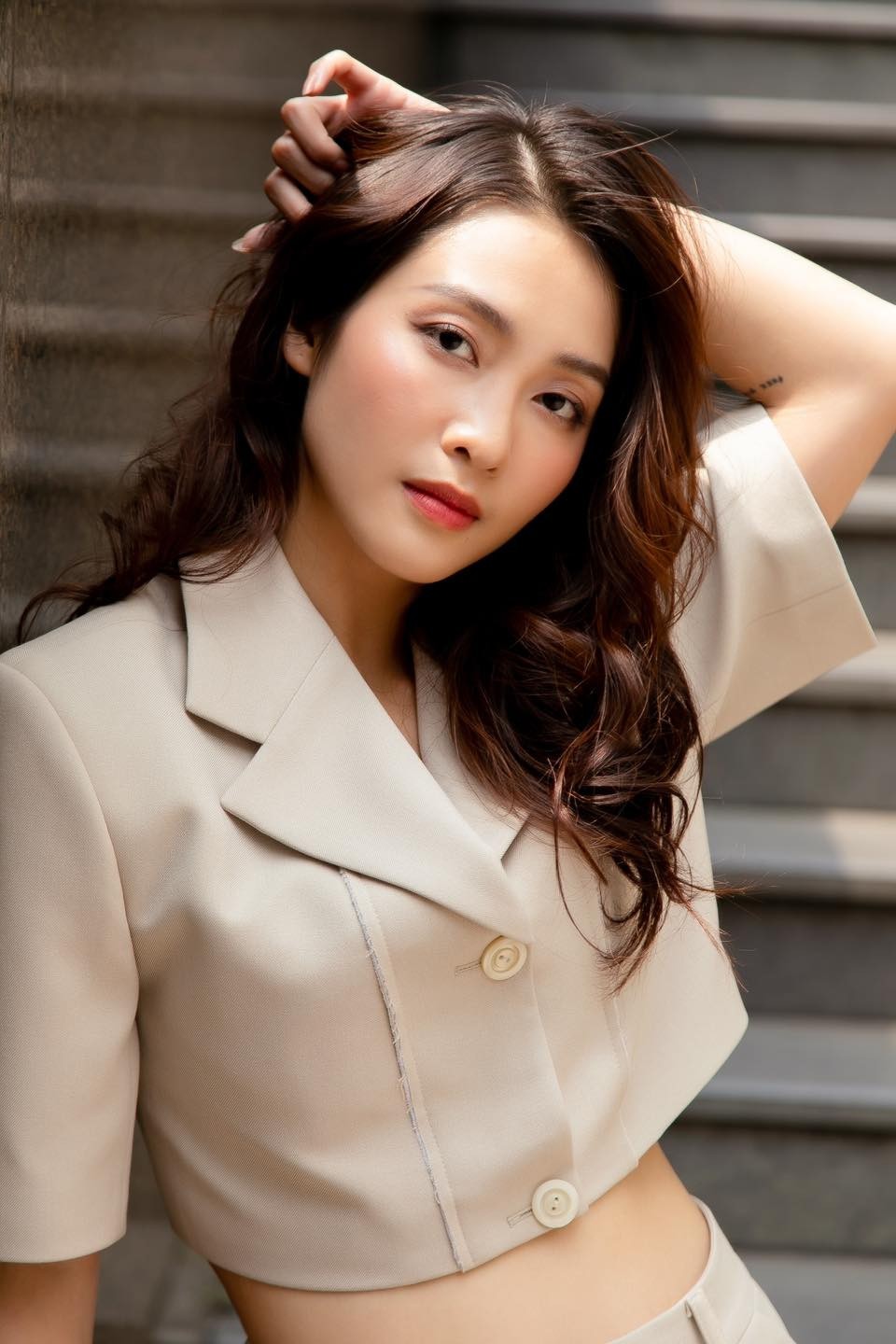 Trước khi được biết đến rộng rãi khi tham gia hai phim giờ vàng trên sóng VTV là 11 tháng 5 ngày và Gia đình mình vui bất thình lình, Khả Ngân có danh xưng hotgirl boxing. Cô cũng góp mặt trong nhiều phim điện ảnh và truyền hình như: Hậu duệ mặt trời bản Việt, Bí mật của gió.... 