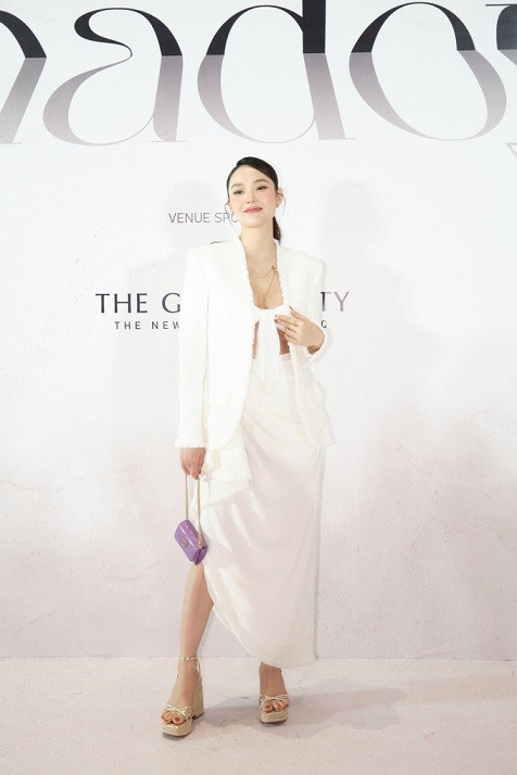 Nhan sắc ngày càng thăng hạng, bất chấp 'bầu bí' của Minh Hằng