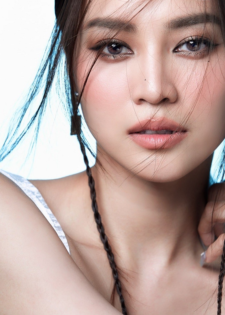 Ninh Dương Lan Ngọc biến hoá đa dạng nhiều phong cách thời trang nhưng luôn hướng đến hình tượng người phụ nữ trưởng thành, đầy năng lượng.