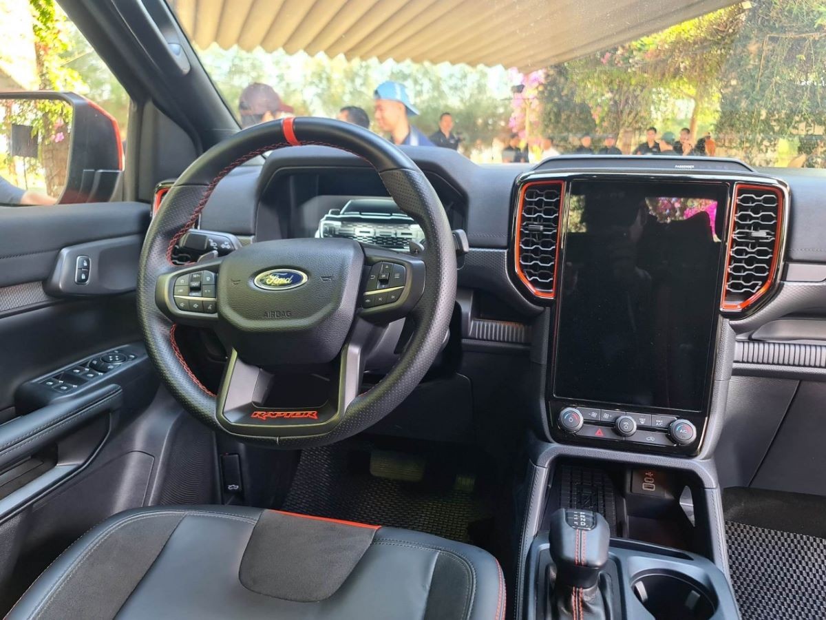 Cận cảnh Ford Ranger Raptor xuất hiện tại Việt Nam Cận cảnh Ford Ranger Raptor xuất hiện tại Việt Nam