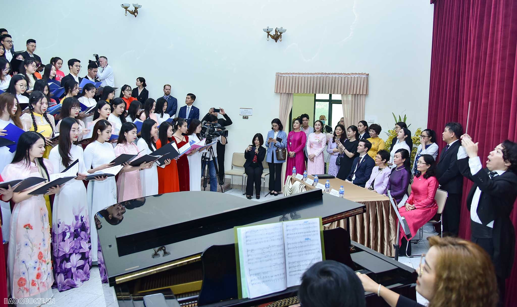 Phu nhân Chủ tịch nước và Phu nhân Toàn quyền Australia thăm Học viện Âm nhạc Quốc gia Việt Nam Phu nhân Chủ tịch nước và Phu nhân Toàn quyền Australia thăm Học viện Âm nhạc Quốc gia Việt Nam