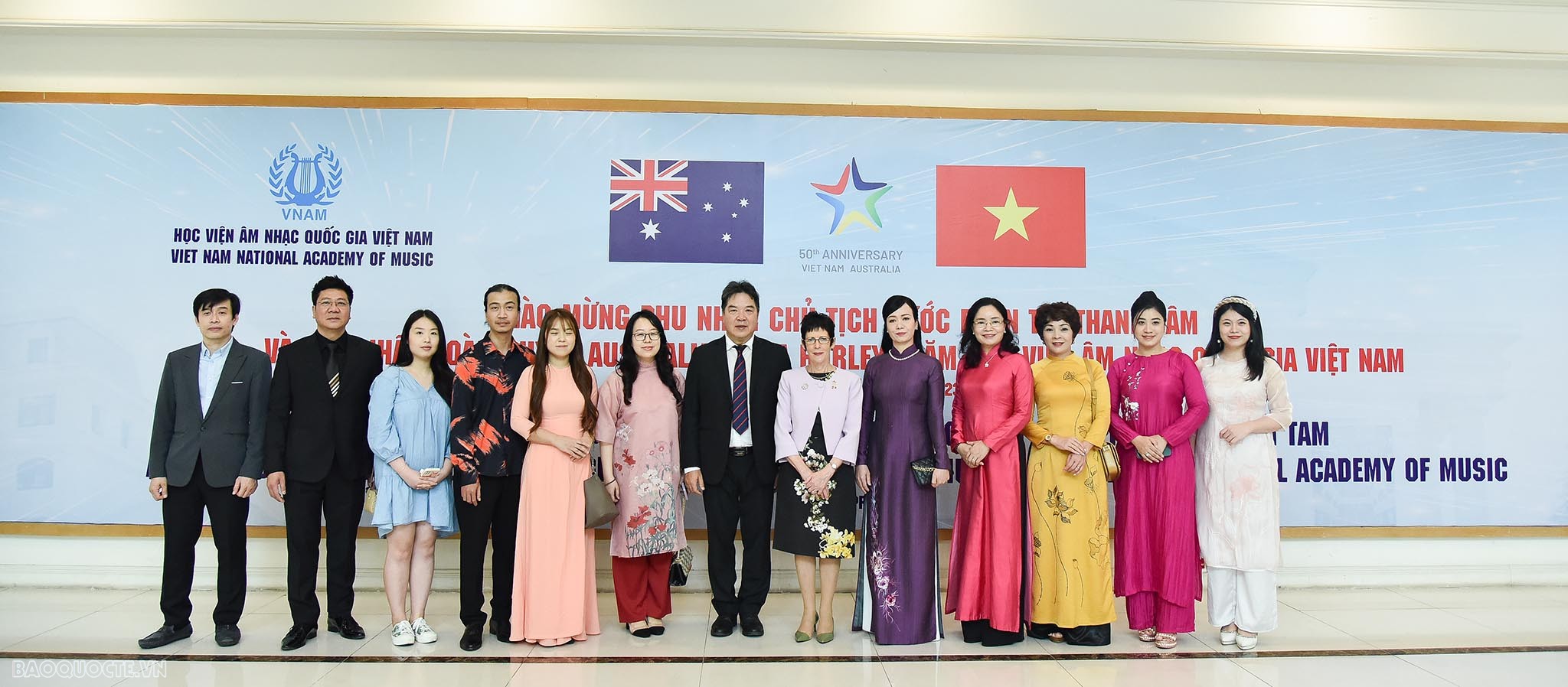 Phu nhân Chủ tịch nước và Phu nhân Toàn quyền Australia thăm Học viện Âm nhạc Quốc gia Việt Nam Phu nhân Chủ tịch nước và Phu nhân Toàn quyền Australia thăm Học viện Âm nhạc Quốc gia Việt Nam