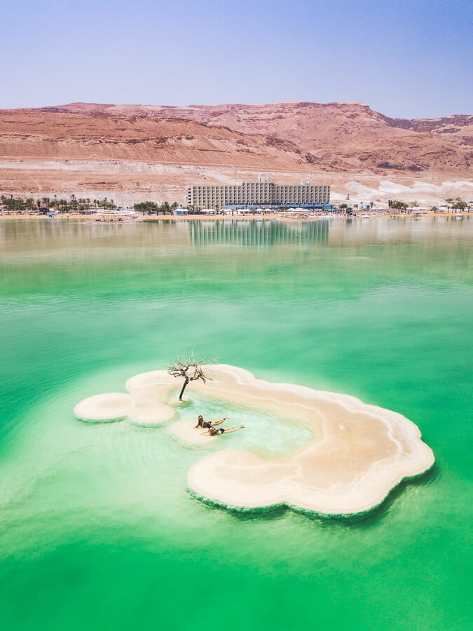 cây cô đơn giữa Biển Chết