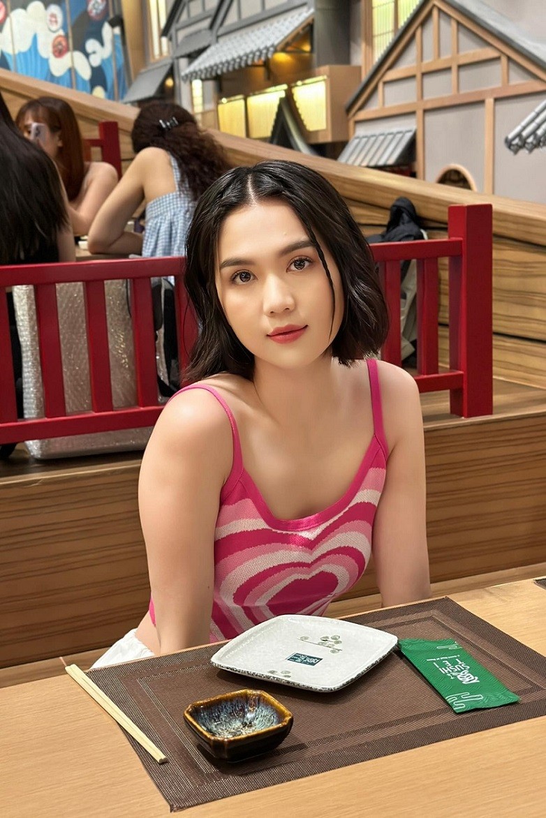 Ngắm Ngọc Trinh dịu dàng, nữ tính cùng kiểu tóc ngắn hiện đại