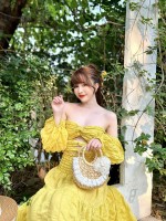 'Cá sấu chúa' Quỳnh Nga 'lăng xê' vóc dáng quyến rũ