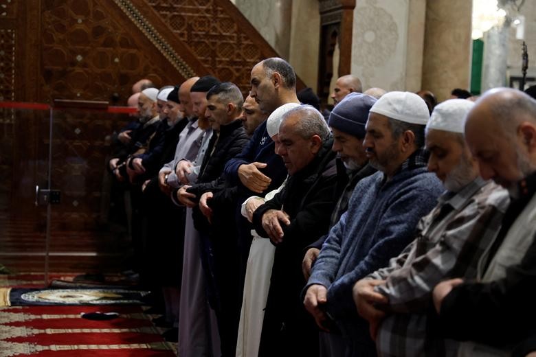 Khung cảnh hỗn loạn sau xung đột bạo lực tại Nhà thờ Hồi giáo Al Aqsa