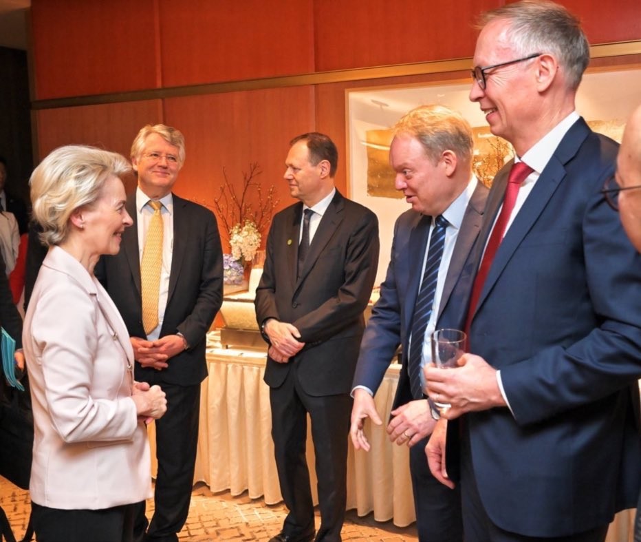 Tổng thống Pháp và Chủ tịch EC thăm Trung Quốc: Chuyến thăm ‘kết nối lại’