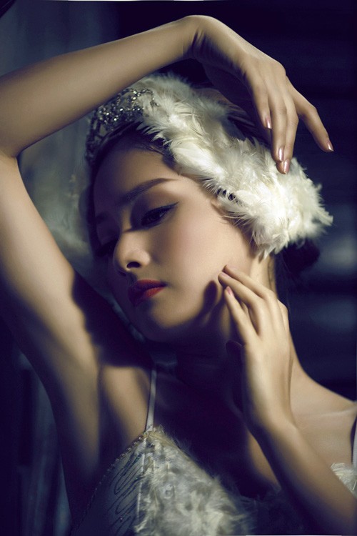 Lan Phương hóa vũ công xinh đẹp