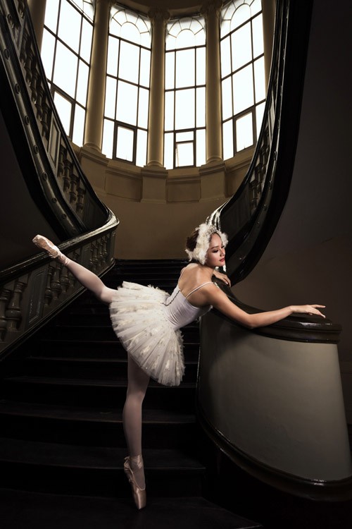 Lan Phương hóa vũ công xinh đẹp