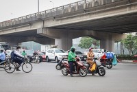 Dự báo thời tiết đêm nay và ngày mai (6-7/4): Hà Nội, Đông Bắc Bộ đêm có mưa, lạnh về đêm và sáng; Bắc Trung Bộ chuyển mát; phía Nam nắng nóng