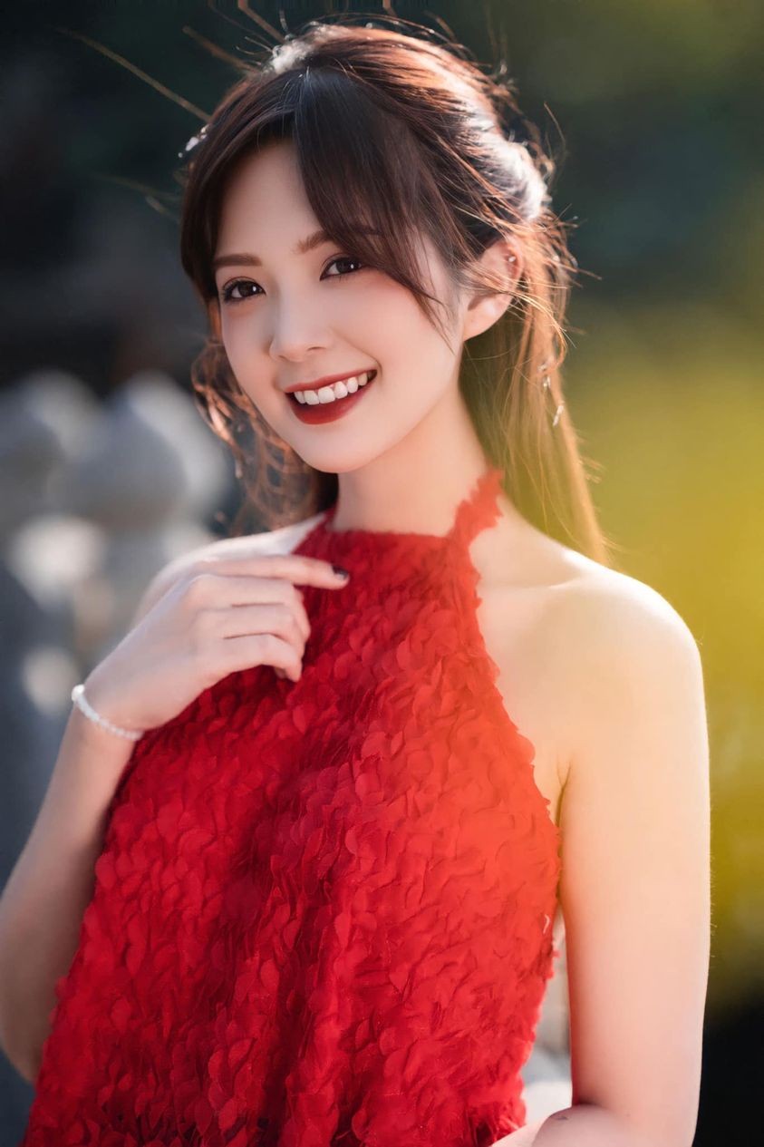 Nhan sắc diễn viên Ngọc Huyền