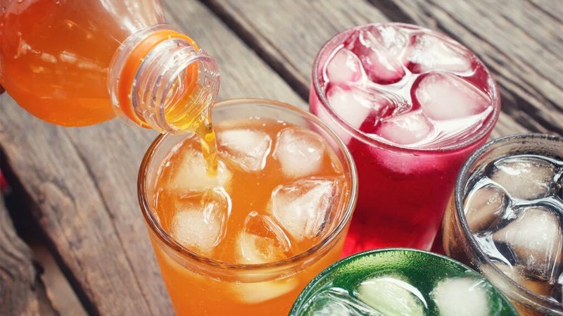 Uống hơn một chai nước ngọt mỗi tuần tăng nguy cơ bệnh tim mạch và tử vong