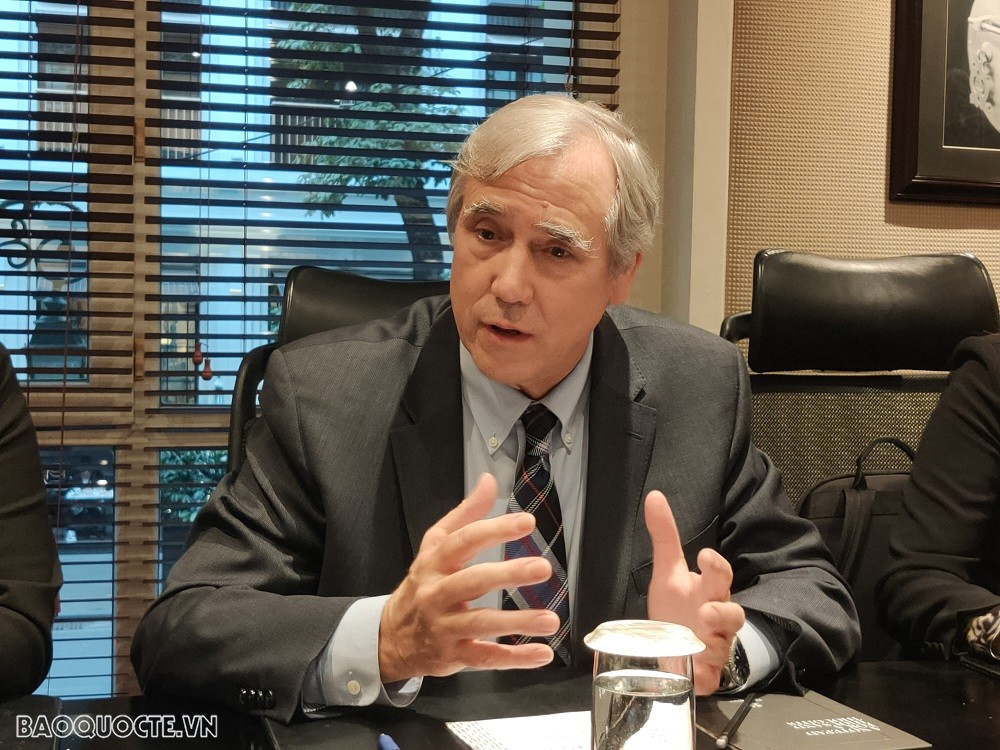 Đoàn nghị sỹ Hoa Kỳ và nỗ lực 'tiếp lửa' quan hệ với Việt Nam Đoàn nghị sỹ Hoa Kỳ và nỗ lực 'tiếp lửa' quan hệ với Việt Nam