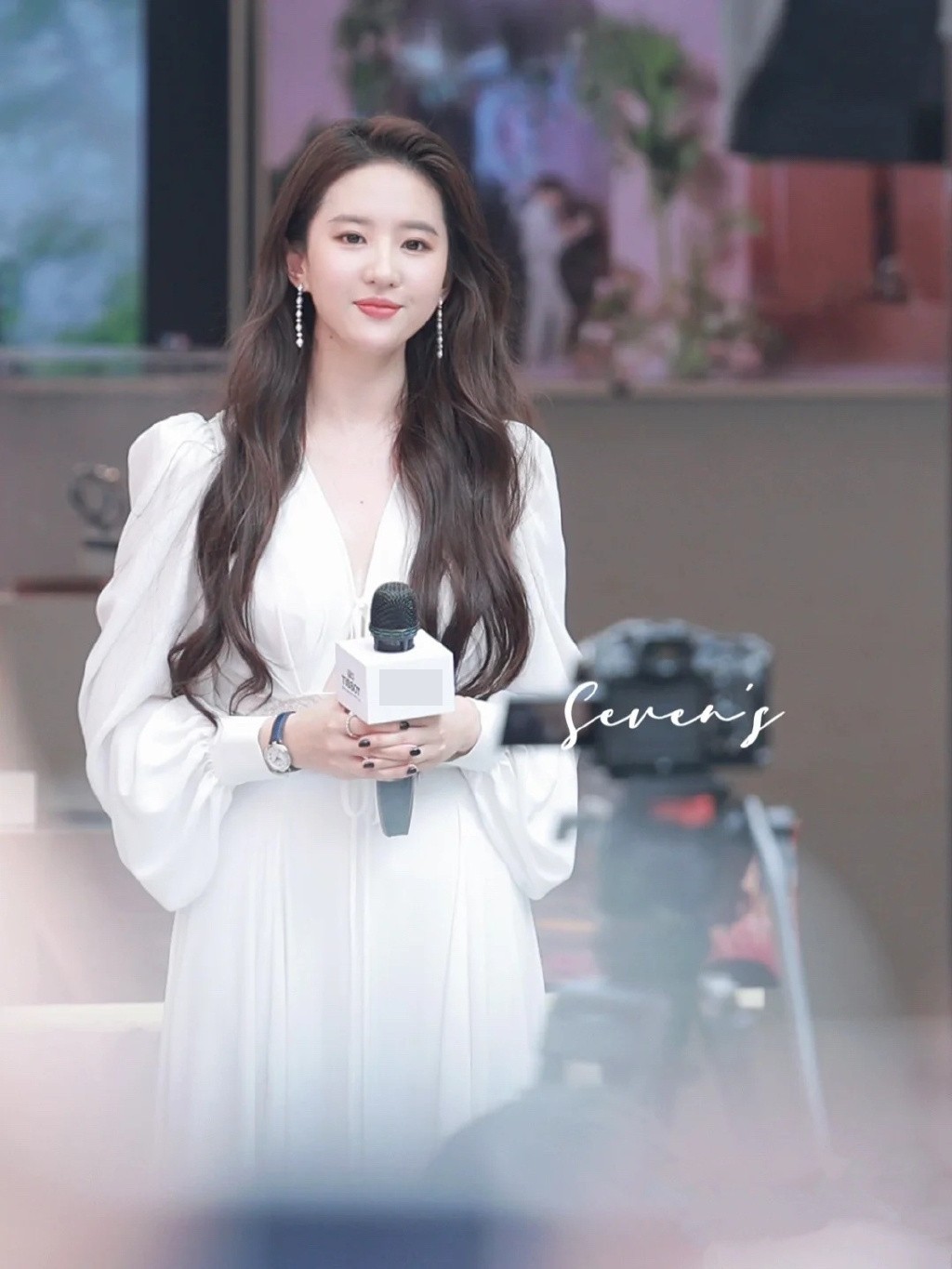 'Thần tiên tỷ tỷ’ Lưu Diệc Phi: Xinh đẹp, giàu có và 36 tuổi vẫn độc thân